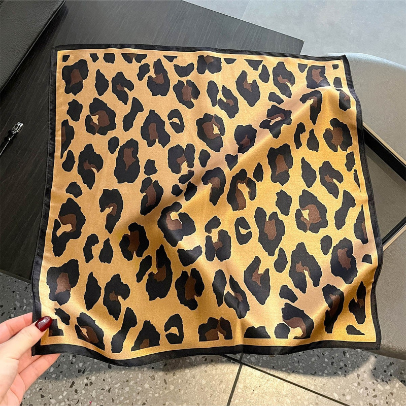 Foulard Quadrato 100% Seta con - Silk Scarf Square recensione e prezzo